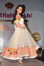 at Grand Fashion hub website launch in Juhu, Mumbai on 15th April 2013 (31).JPG